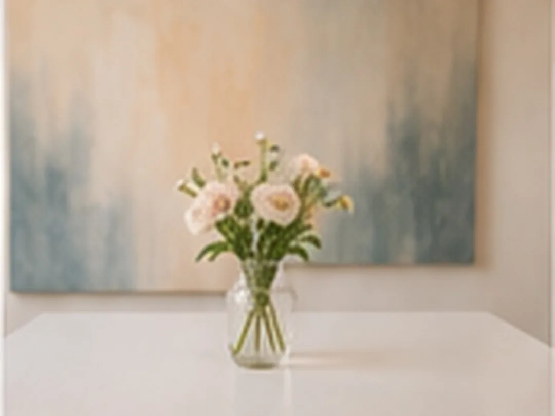 Blumen in einem hellen Praxisraum als Symbol für Psychoonkologie